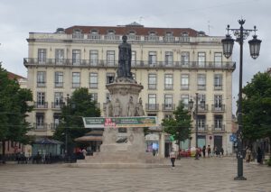 4 - Praça Luis de Camões - Lissabon